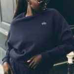 Alo Yoga Accolade Crew Neck Pullover - Navy