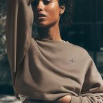 Alo Yoga Accolade Crew Neck Pullover - Gravel