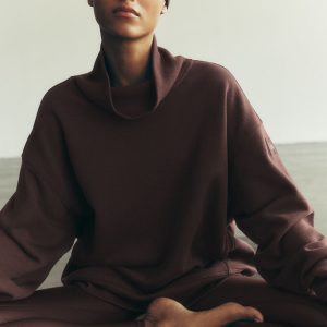 Alo Yoga Hazy Mock Neck Pullover - Brownstone