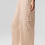 Alo Yoga Linen Getaway Cargo Wide Leg Pant - Macadamia