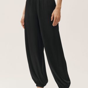 Alo Yoga Silk Blend High-Waist Radiance Pant - Black