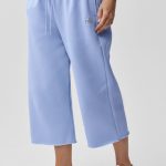 Alo Yoga Accolade Cutoff Sweatpant - Light Provence Blue